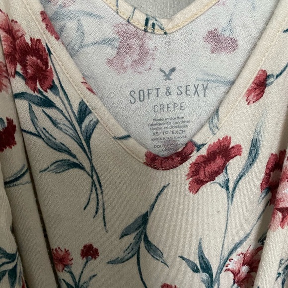 American Eagle cutout sleeve top - Picture 3 of 4